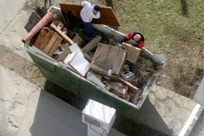 Ilustračný obrázok k článku Krádež mladíkov v Prešove? Škodu spôsobili za tisícky eur, na konci akcie si rozdelili 10 eur