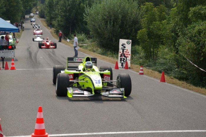 Ilustračný obrázok k článku Burácajúce autá a majstri volantu: Ostrá Lúka zažije ďalšie preteky do vrchu