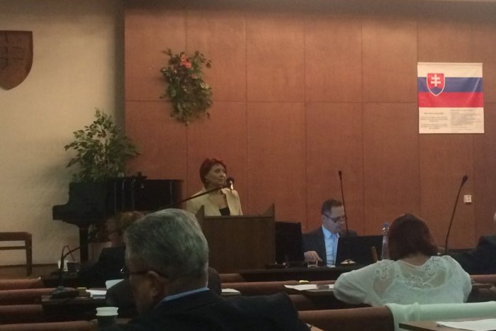 Ilustračný obrázok k článku Jednoznačné víťazstvo: Staronová kontrolórka mesta nedala súperom šancu