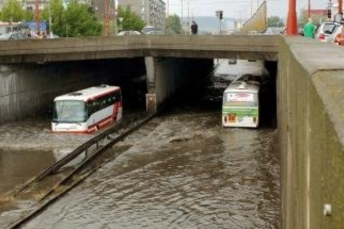 Ilustračný obrázok k článku Meteorológovia varujú: Pozor pred povodňami a silným dažďom až do piatku poludnia