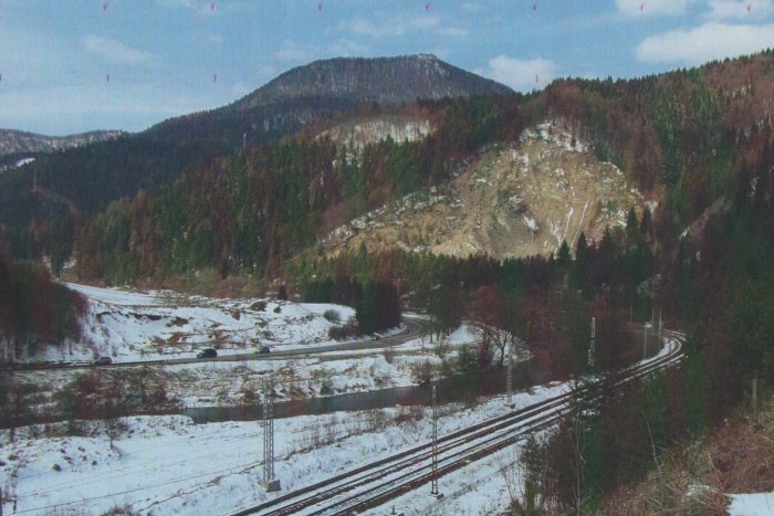 Ilustračný obrázok k článku Nočná mora nielen pre Hrboltovú: Kameňolom Skladaná skala