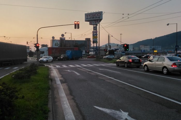 Ilustračný obrázok k článku Na jednej z najväčších križovatiek v Žiline začala rekonštrukcia: Koniec zápcham na križovatke Tesco!