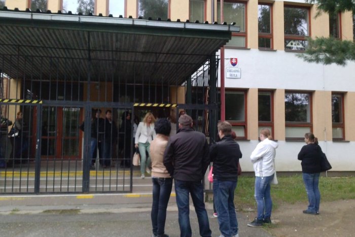 Ilustračný obrázok k článku Nespokojní rodičia pritvrdili: Žiadajú odvolanie riaditeľa školy