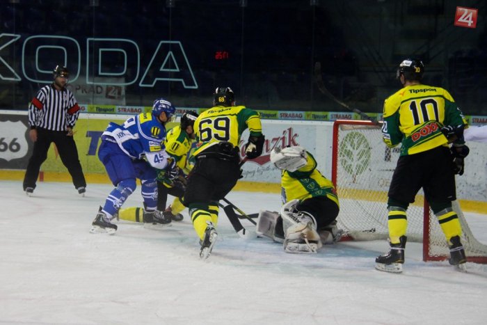 Ilustračný obrázok k článku Poprad stále na čele tabuľky: Kamzíci zdolali aj žilinských Vlkov