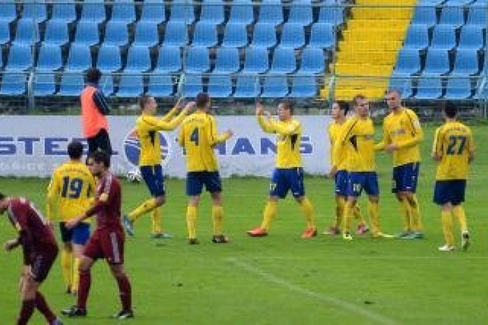 Ilustračný obrázok k článku Žltomodrí na domácom trávniku šokovali: Podbrezová si odniesla trojgólovú nádielku!