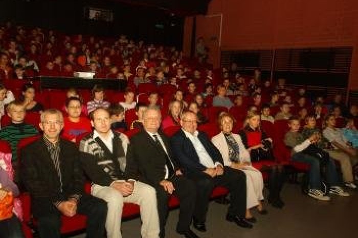 Ilustračný obrázok k článku Artkino v Petržalke: Samopráva digitalizuje jednosálové kino za zrkadlom