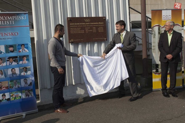 Ilustračný obrázok k článku Kuzminová, Pribilinec, aj Kunzo... Mená bystrických olympionikov v meste zvečnili zlatými písmenami