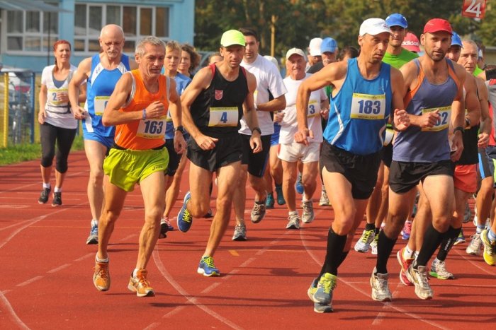 Ilustračný obrázok k článku Čaká nás Michalovská hodinovka: Na tartanovej dráhe si zmerajú sily bežci