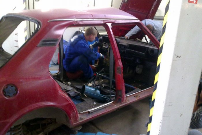 Ilustračný obrázok k článku V ŽOS-EKO Vrútky zhodnocujú staré vozidlá odstrojovaním