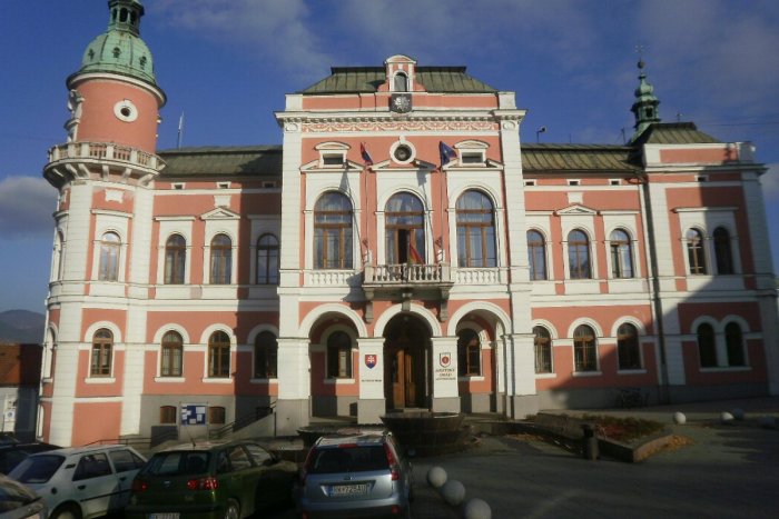 Ilustračný obrázok k článku Lehota na kandidovanie do MsZ sa kráti: Koľko zarába ružomberský poslanec?