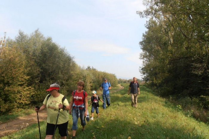 Ilustračný obrázok k článku Jesenná túra po Laborci OBRAZOM: Michalovskí turisti si užívajú krásy Zemplína