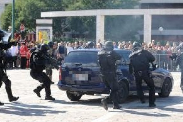 Ilustračný obrázok k článku V centre Bystrice bude rušno: Veľká akcia mužov zákona v okolí Pamätníka SNP!