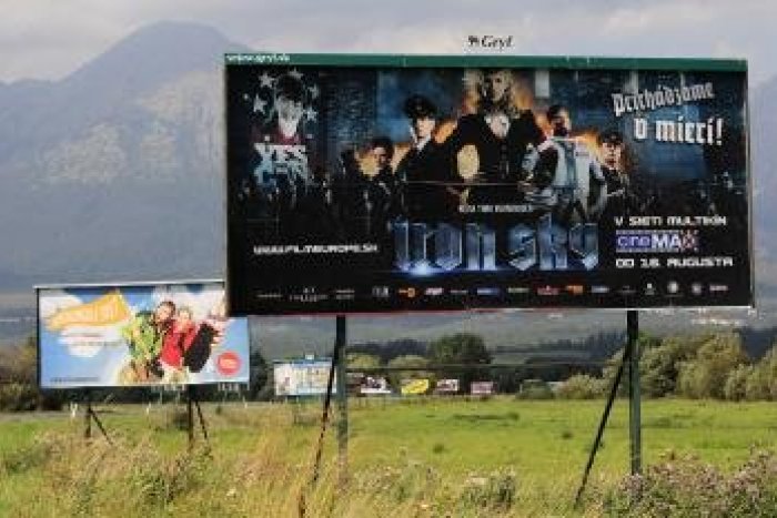 Ilustračný obrázok k článku V Bratislavskej Záhorskej Bystrici pribúda čoraz viac nelegálnych bilbordov