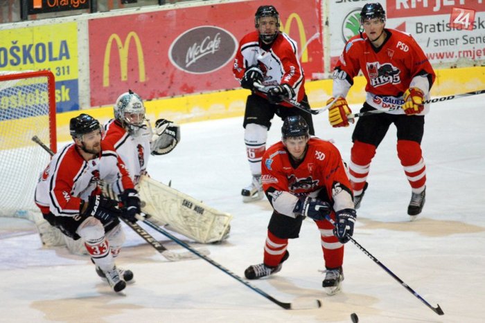 Ilustračný obrázok k článku Panteri zdolali Gladiátorov: Z tesného víťazstva sa radovala Považská Bystrica