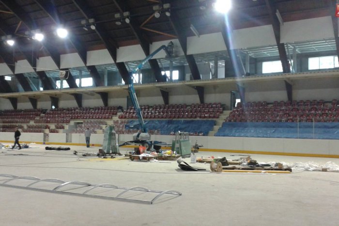 Ilustračný obrázok k článku Na bystrickom zimáku sa už mohlo hrať: Prečo stále na ploche nie je ľad? FOTO a VIDEO