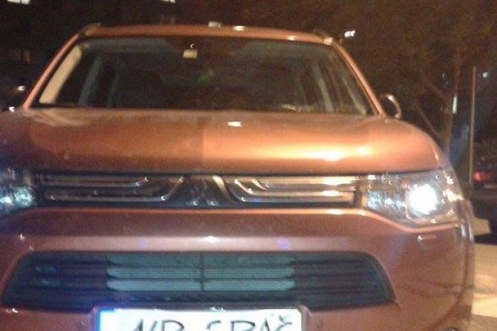 Ilustračný obrázok k článku Parkovanie tereniaku niekoho riadne naštvalo: Drsný odkaz, čo hovorí za všetko!