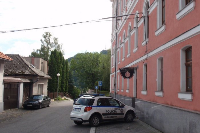 Ilustračný obrázok k článku Peter (41) prišiel na benzínku dvakrát: K nezaplateným cigaretám mu chýbali zápalky