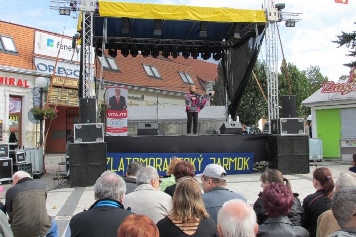 Ilustračný obrázok k článku Kultúrny program zlatomoraveckého jarmoku je už známy: Tento rok nám zaspieva i slávne duo z Česka