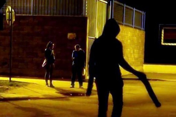 Ilustračný obrázok k článku Toto VIDEO musíte vidieť: Nová zábava mladých, strašia ľudí v meste!