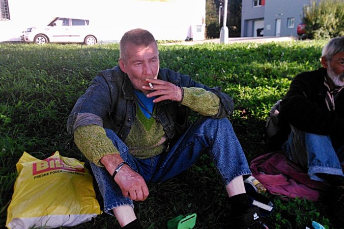Ilustračný obrázok k článku Spoveď bezdomovca Štefana: Už 17 rokov holdujem alkoholu a žobrem