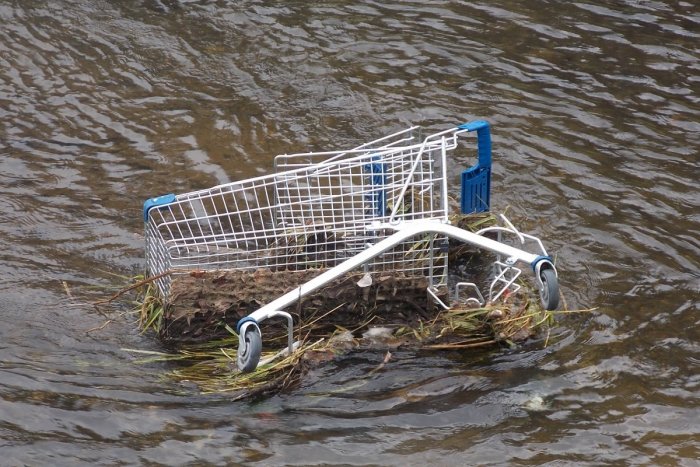 Ilustračný obrázok k článku POZRITE SI FOTO: V Spišskej máme v Hornáde čudo, nákupný košík v rieke!