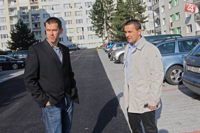 Ilustračný obrázok k článku Na Sládkovičovej vznikli nové parkoviská a vjazdy k bytovkám