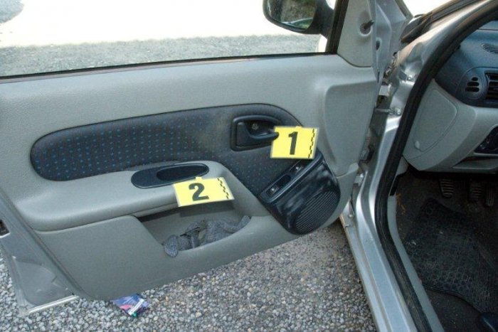 Ilustračný obrázok k článku Žilinskí policajti v akcii: Ľuďom bol podozrivý muž v aute, dobre že volali políciu!