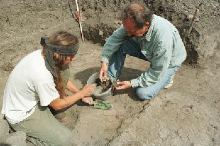 Ilustračný obrázok k článku Na Pustom hrade objavili pozoruhodné nálezy: Vzácne mince, nože aj šperky!