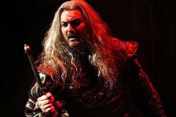 Ilustračný obrázok k článku VIDEO: Do Rožňavy zavítal český Dracula Daniel Hůlka