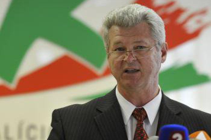 Ilustračný obrázok k článku Exminister školstva László Szigeti bude súdený za podvod