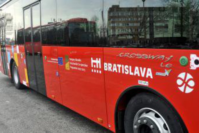 Ilustračný obrázok k článku Dobré správy pre cestujúcich: V Dúbravke v smere Pri kríži budú opäť obsluhované niektoré stále zastávky