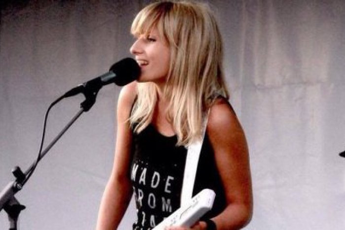 Ilustračný obrázok k článku Speváčka Binery vystupuje na pódiu úplne sama a priznáva: Mám rada celý Prešov!