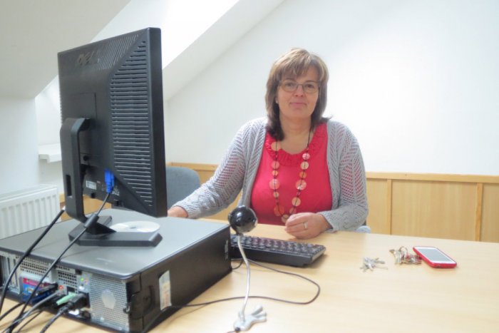 Ilustračný obrázok k článku Učiteľka informatiky breznianskeho gymnázia: Hnevá má, ak študenti namiesto sledovania výkladu zapnú Facebook