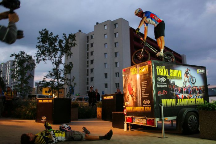 Ilustračný obrázok k článku Ako vyzerá cyklopodpora v Bratislave? Jazda mestom aj jedinečná akrobatická šou