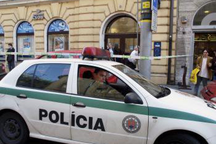 Ilustračný obrázok k článku Lúpež v herni na Tomášikovej: Páchateľ uniká