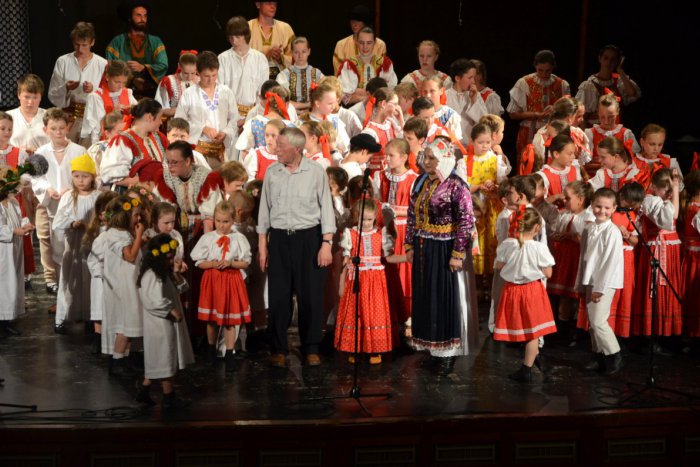 Ilustračný obrázok k článku POZVÁNKA: Jedinečný galakoncert detských folkloristov z piatich krajín