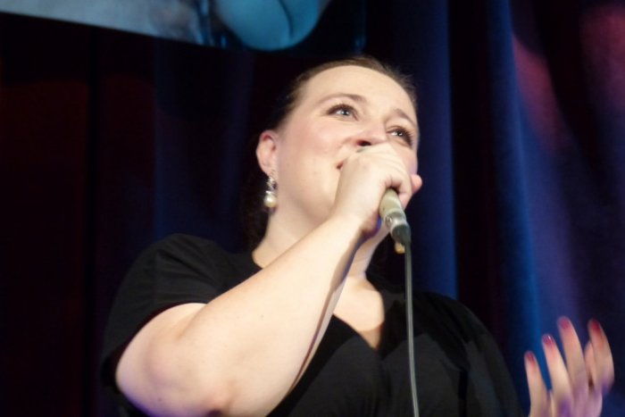 Ilustračný obrázok k článku Katka Koščová v Poprade predstavila nový album. Sprevádzal ju aj akordeónový virtuóz