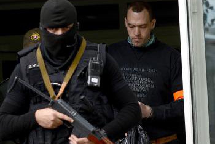 Ilustračný obrázok k článku Polícia rozložila gang sýkorovcov: Obvinili 18 ľudí