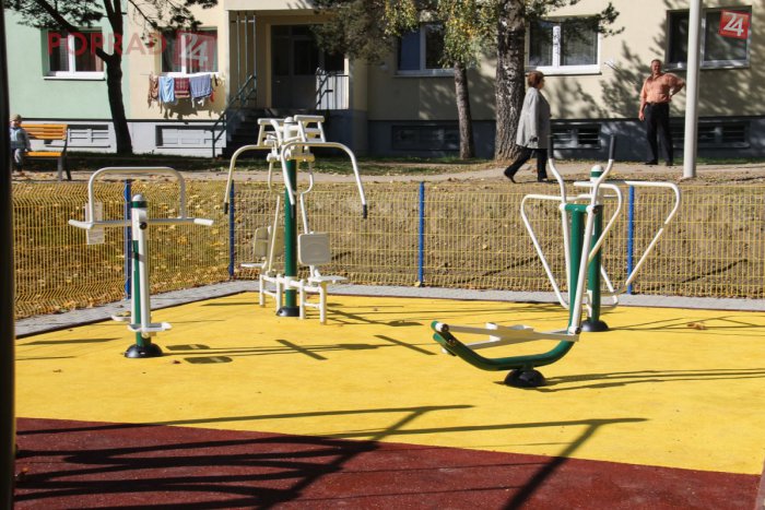 Ilustračný obrázok k článku Zacvičíte si medzi panelákmi: Na sídlisku Juh začali s výstavbou workout parku