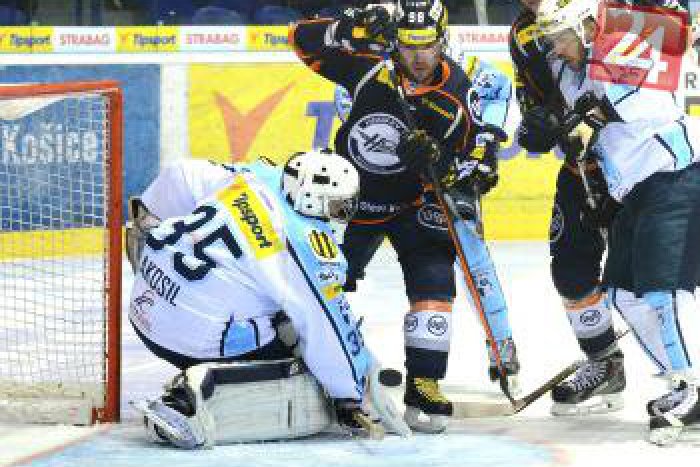 Ilustračný obrázok k článku Oceliari napravili piatkový neúspech: Nitru poslali domov bez gólu!