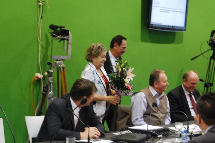 Ilustračný obrázok k článku Mestský parlament zasadal v pôvodnom zložení naposledy: Padli poďakovania, rozdávali sa aj kytice