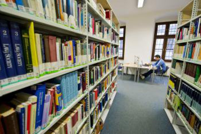 Ilustračný obrázok k článku Chýba vám do zbierky Tolstoj, Zagorka alebo Kukučín? Mestské knižnica pripravuje VEĽKÝ VÝPREDAJ