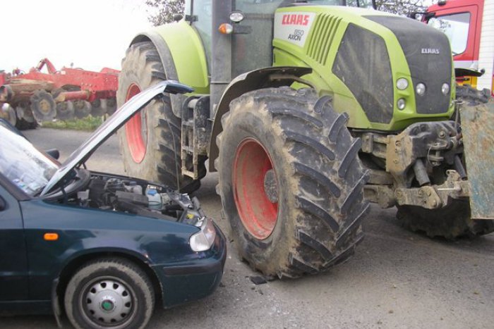 Ilustračný obrázok k článku Pri Lučenci zavalilo traktoristu. Na mieste zasahovali hasiči