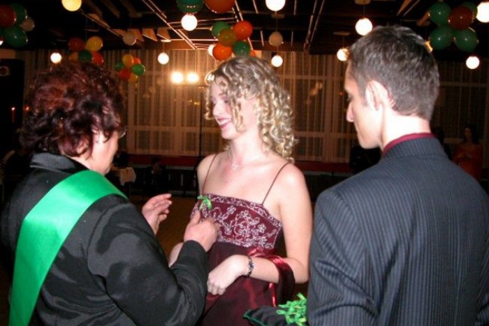 Ilustračný obrázok k článku Sezóna stužkových je v plnom prúde: Koľko v Poprade zacvakáte za šaty, make-up či účes?