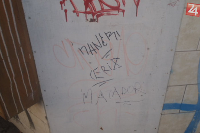 Ilustračný obrázok k článku Rača bojuje proti vandalizmu: Mestská časť zriadila na nahlasovanie občianskych podnetov Zelenú linku