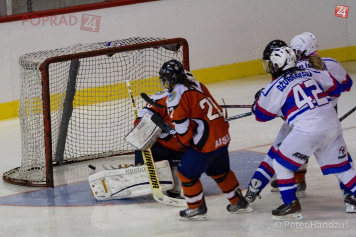 Ilustračný obrázok k článku Popradčanky vyhrali nad favoritom skupiny. Na hokej prišla aj návšteva z ambasády