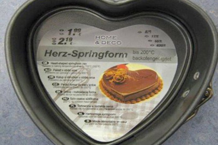 Ilustračný obrázok k článku Varovanie pre domácnosti: Na trhu môže byť nebezpečná forma na pečenie