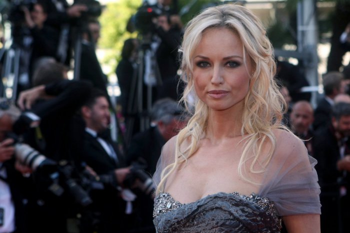 Ilustračný obrázok k článku Na bystrickom gymnáziu drali lavice známe mená: Študovali na ňom Sklenaříková aj vývojár Facebooku