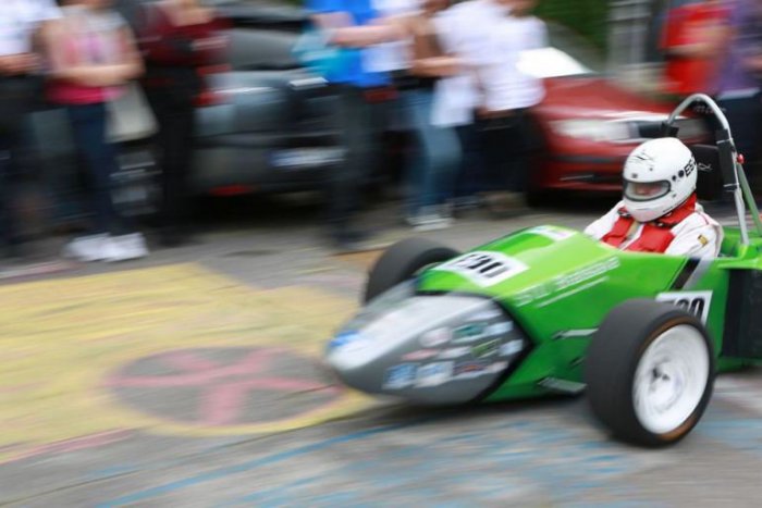 Ilustračný obrázok k článku Študenti STU vyrobili 3 unikátne formuly: V týchto mestách ich predvedú stredoškolákom