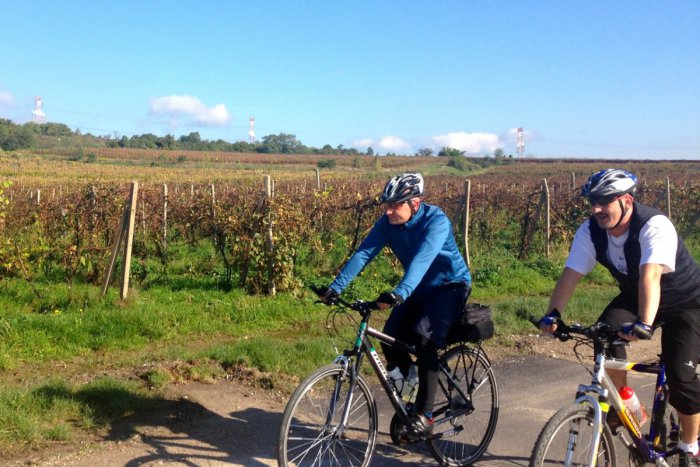 Ilustračný obrázok k článku Otestovali sme JuRaVu: Nová cyklomagistrála prekvapí krásnymi pohľadmi, je ale čo zlepšovať